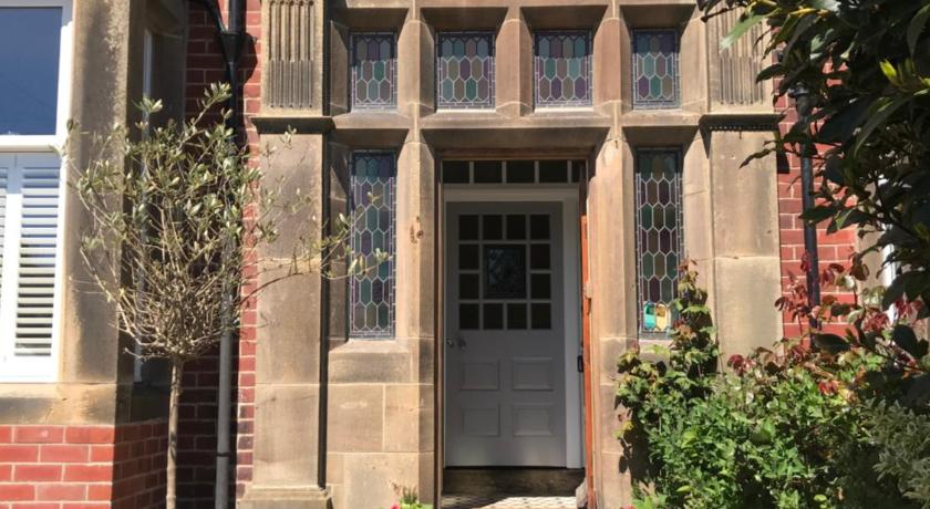 a large brick building with a blue door, Fernleigh B&B in Whitby