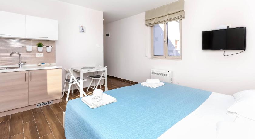 Apartments Maestral photo