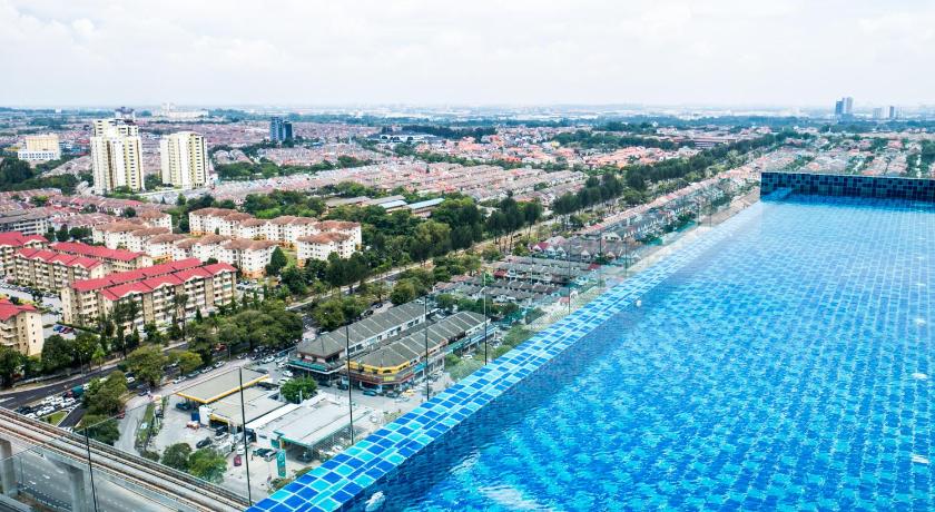 Swimming pool, Damen Subang by Widebed in Kuala Lumpur