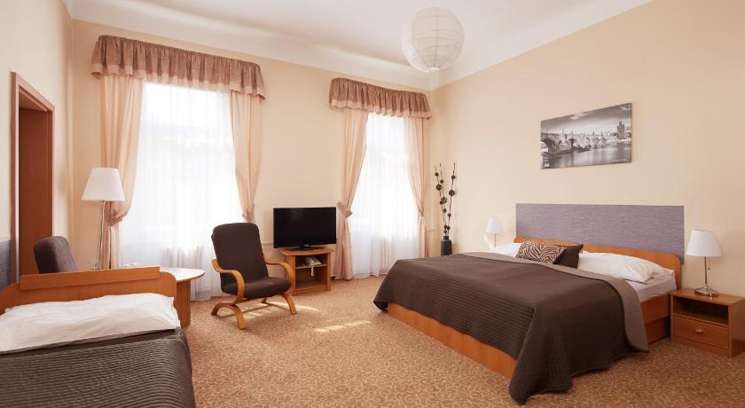 Image of Superior Triple Room 0