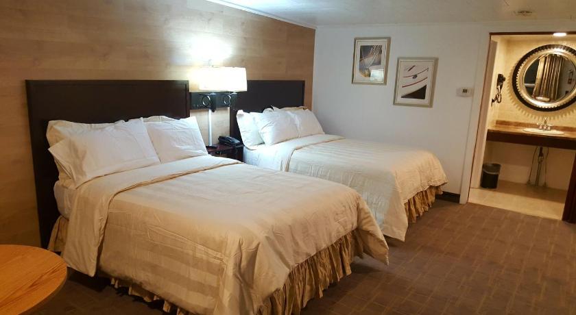 Stucco Lodge — Hotel in Orono (ME)