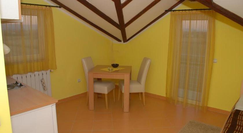 El Barco Apartments photo