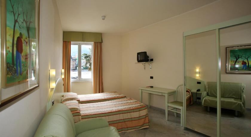 Фото: Трехместный номер с видом на море (Triple Room with Sea View) 6