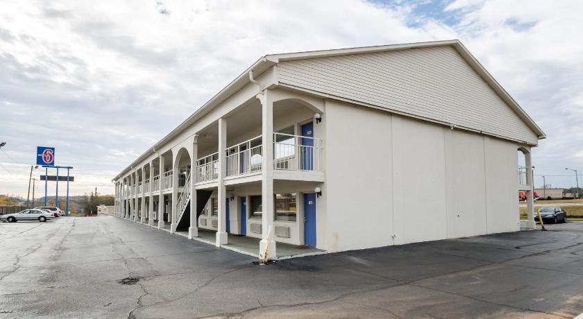 Motel 6-Commerce, GA