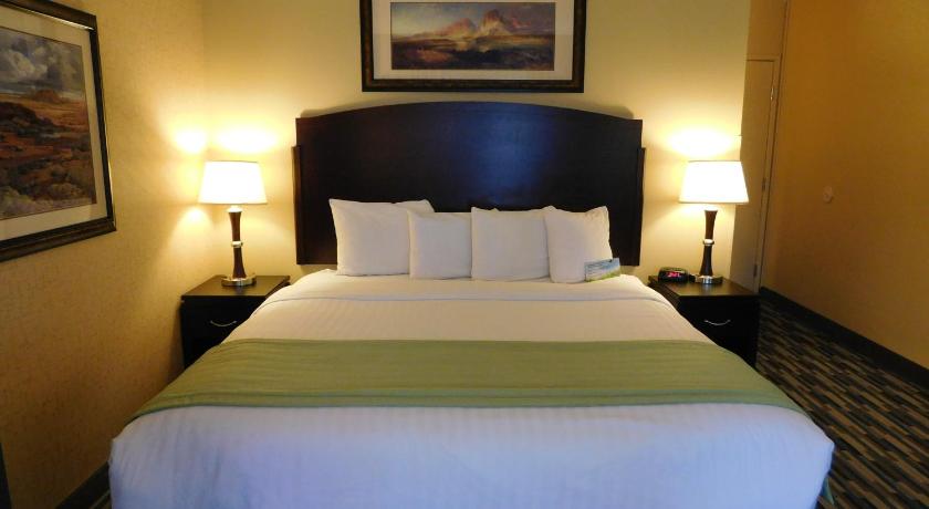 Days Hotel by Wyndham Mesa Near Phoenix