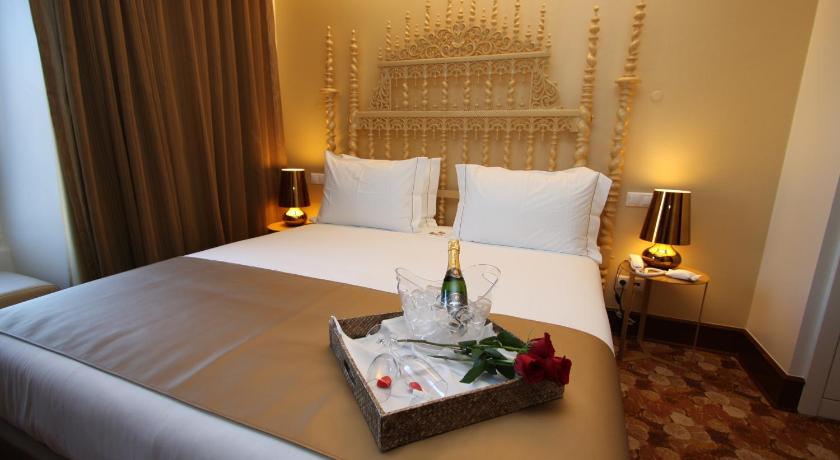 รูปของห้องเตียงใหญ่พร้อมแพ็กเกจโรแมนติก (Double Room with Romantic Package) 3