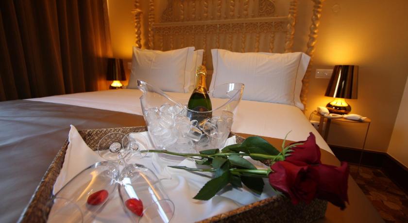 รูปของห้องเตียงใหญ่พร้อมแพ็กเกจโรแมนติก (Double Room with Romantic Package) 0