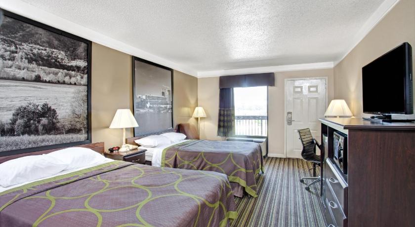 Super 8 By Wyndham Knoxville East