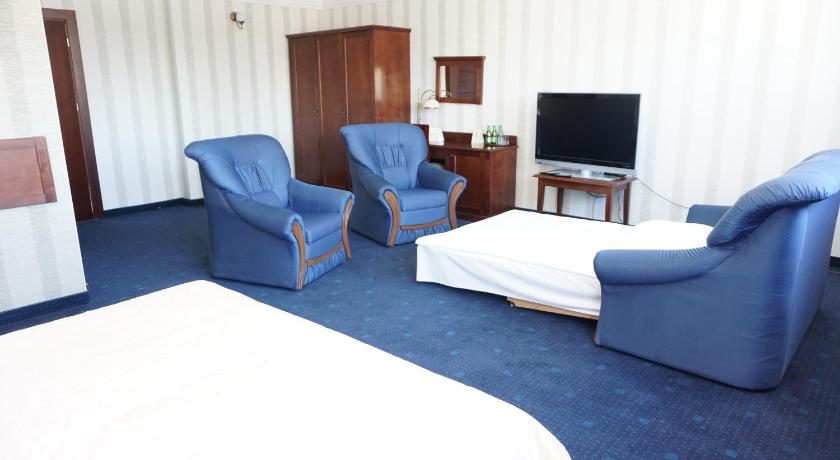 Marki Hotel Mistral 3-Star Hotel lobby