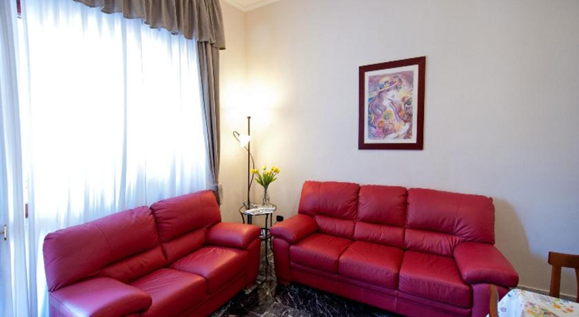 Shared lounge/TV area