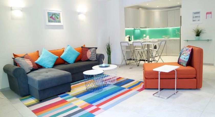 Hilton Area • Renovated Apt in central area — Hotel in Athens