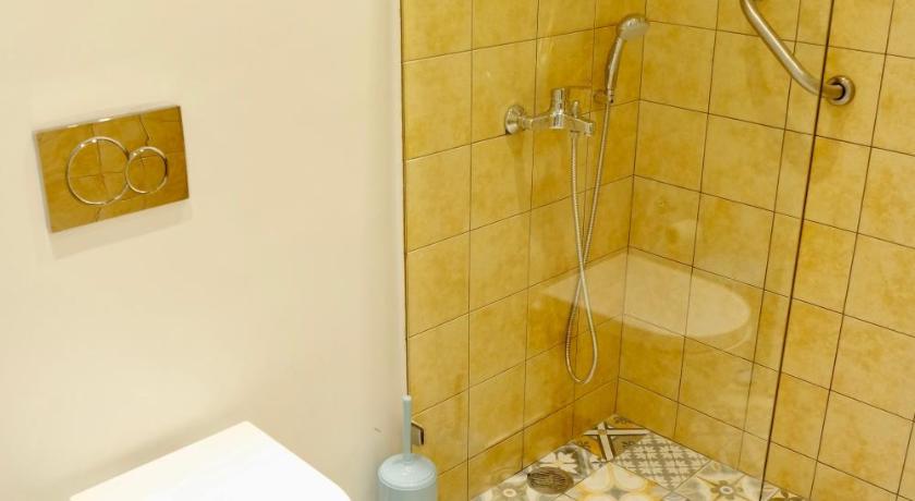 Hilton Area • Renovated Apt in central area photo