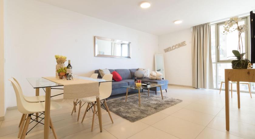 Luxury One-Bedroom Apartment/parking in center