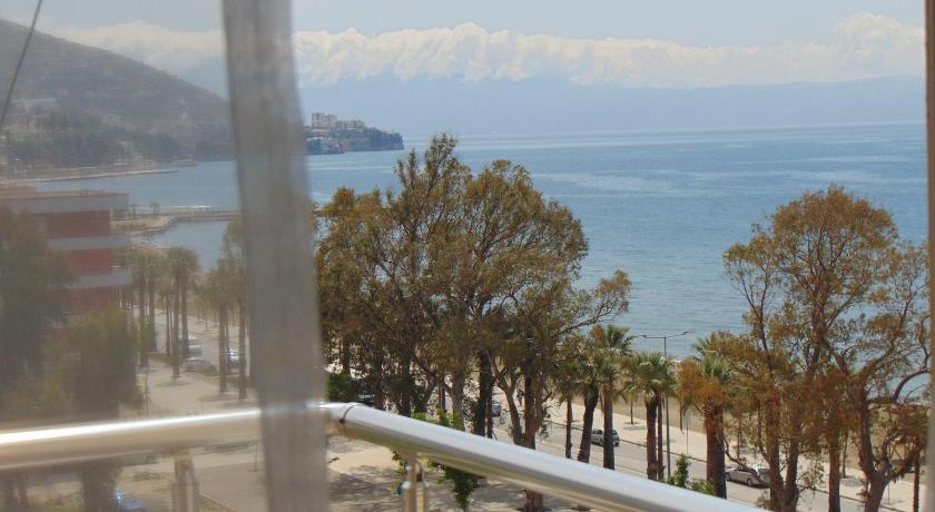 Janine's Seafront Apartment — Hotel in Vlora