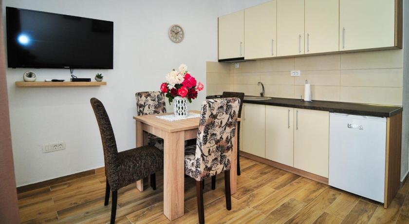 Apartmani Bekonja — Hotel in Tivat