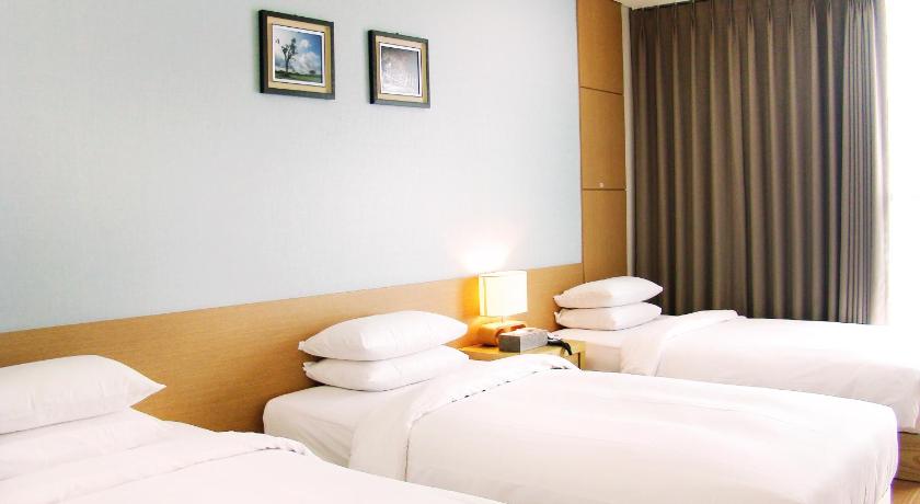 a hotel room with two beds and two lamps, You us Hotel in Jeju