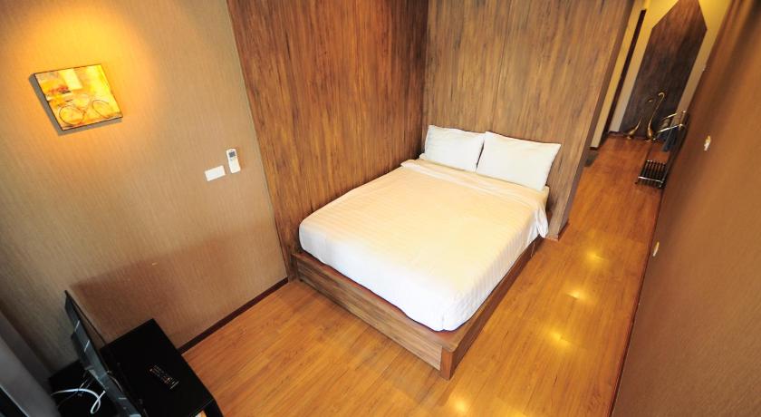 Image of Deluxe Room 8