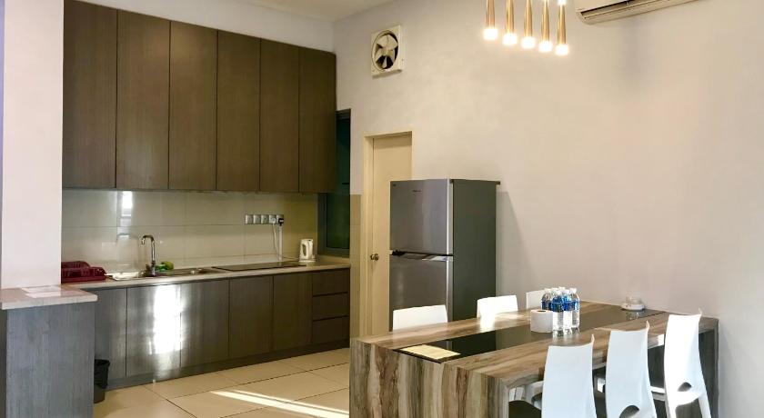 Image of 3 Bedroom Apartment with Sea View 1