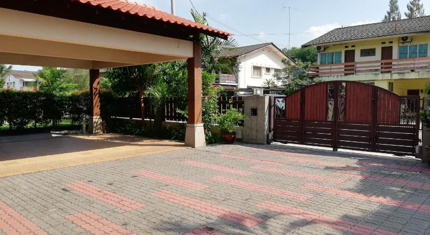 Image of Six-Bedroom House 65