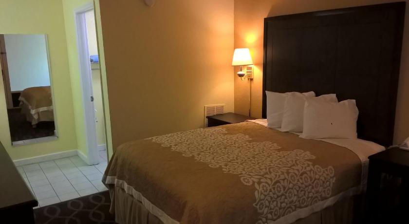 Days Inn & Suites by Wyndham Port Richey