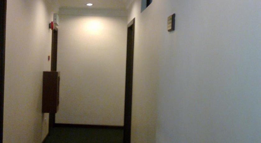 Image of Family Room with Garden View 6
