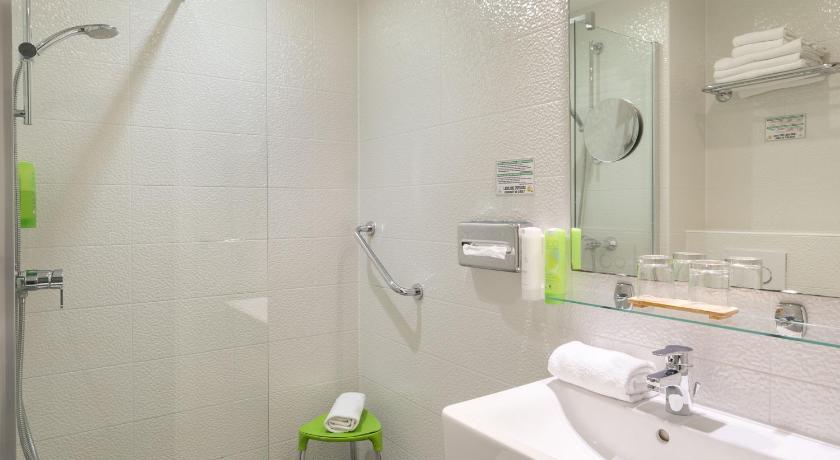 Image of Triple Deluxe Room 2