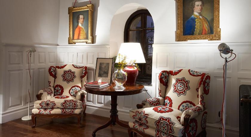 Rusticae Churrut Hotel