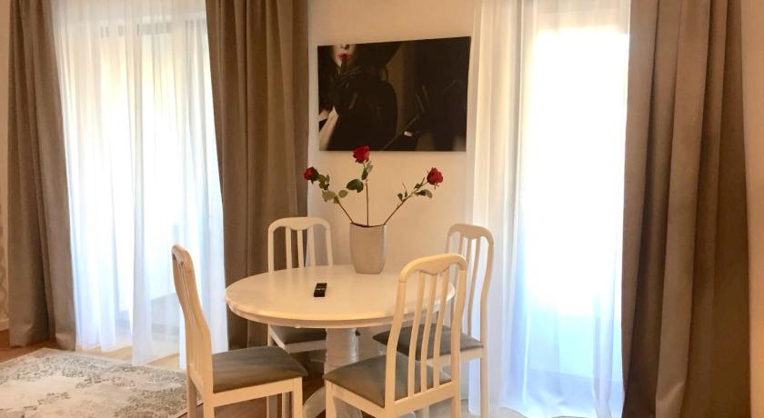 Flori de Iulie Apartamente photo