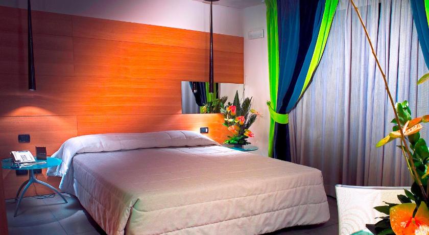 Image of Superior Triple Room 8