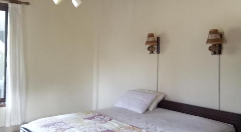 Image of Standard King Room 9