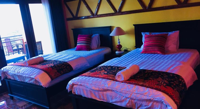 Image of Deluxe Twin Room with Sea View 4