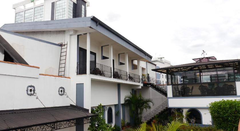 Image of Deluxe Queen Suite 6