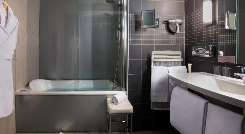 Image of Suite - 1 King Bed, Executive, Living Room, Balneo Bathtub, Sofabed 2