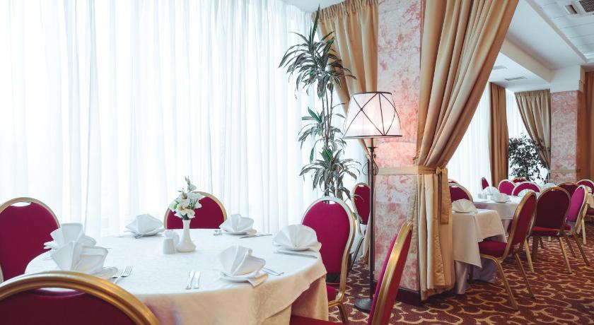 Premier Hotel Rus - image 14