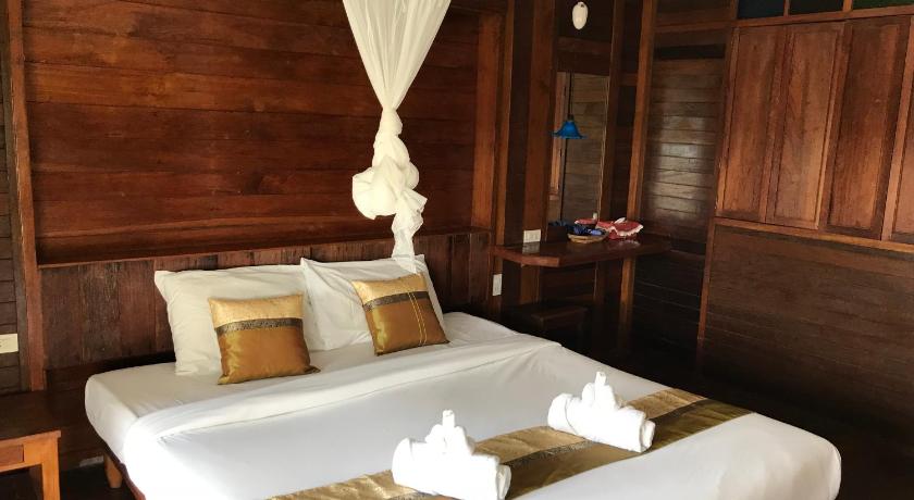 Bild von: Zimmer am Strand mit Kingsize-Bett und Balkon (Beach Front, Guest room, 1 King, Balcony) 3