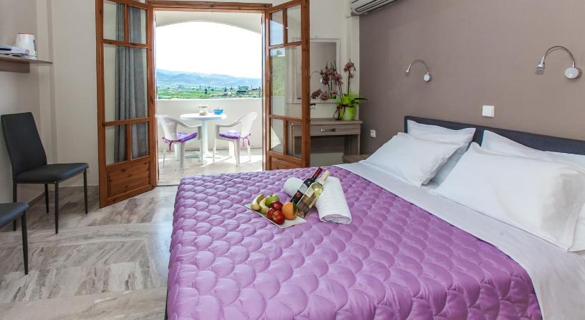 Orelia Pension — Hotel in Tolo