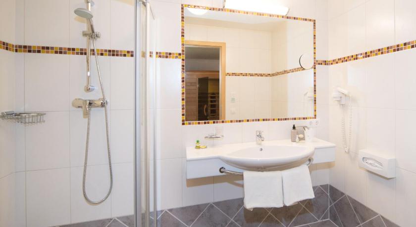 Landhotel Hubengut Bed and Breakfast photo