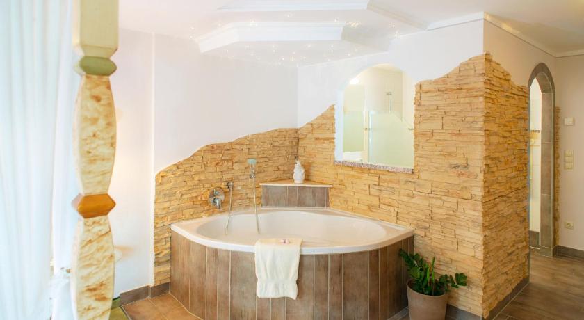 Landhotel Hubengut Bed and Breakfast photo