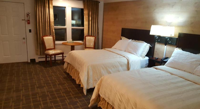Stucco Lodge photo