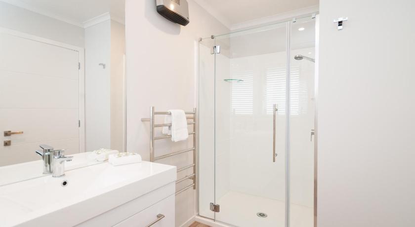 Luxury Rata Apartment - B photo