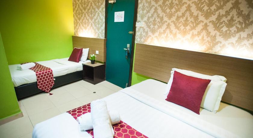 Image of Deluxe Triple Room 12