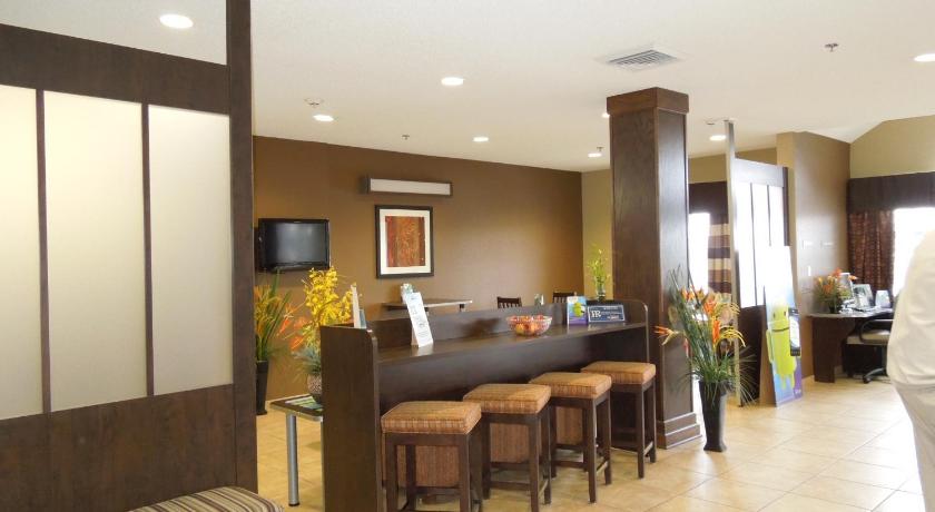 Microtel Inn & Suites by Wyndham Harrisonburg photo