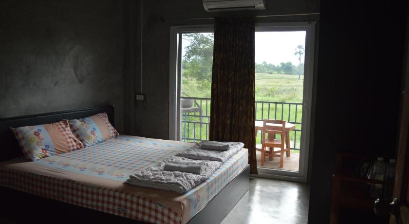 Chom Thong BaanSunlomjoy 3-Star Hotel room