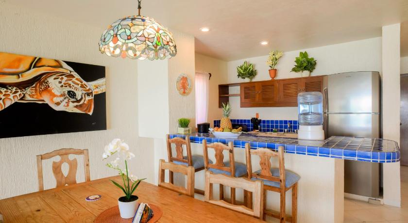 Image of 3 Bedroom Condo 4