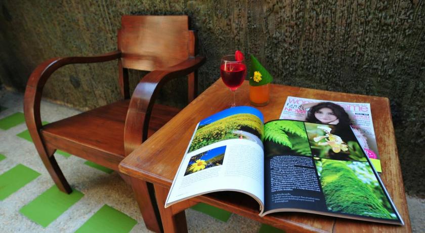 Tak Baan Kiang Chan 2-Star Hotel suite