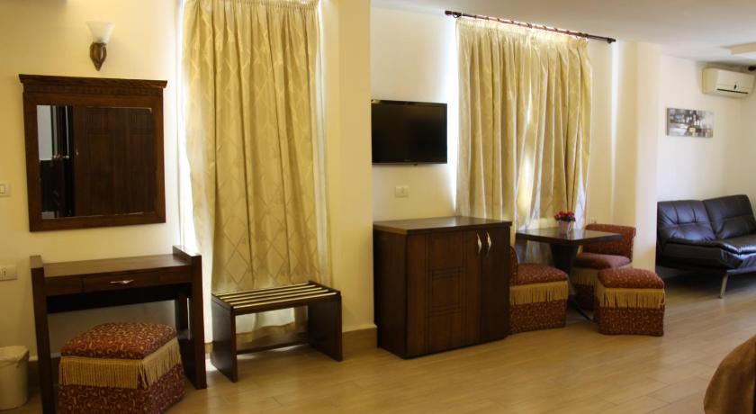Image of Deluxe Suite with Spa Bath 5