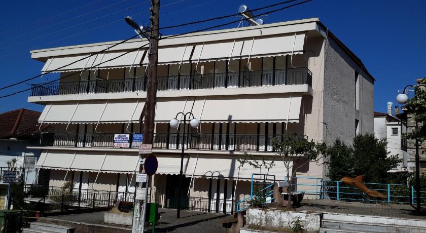Efstathiou Mihail Studios and Apartments — Hotel in Stomio