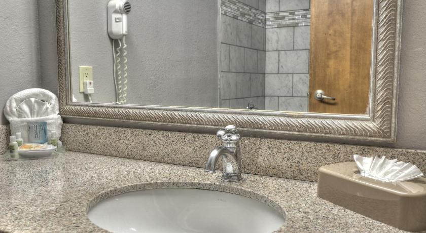 Image of TWO BEDROOM FAMILY SUITE 15