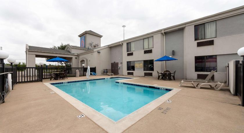 Motel 6-Dallas, TX - Northeast