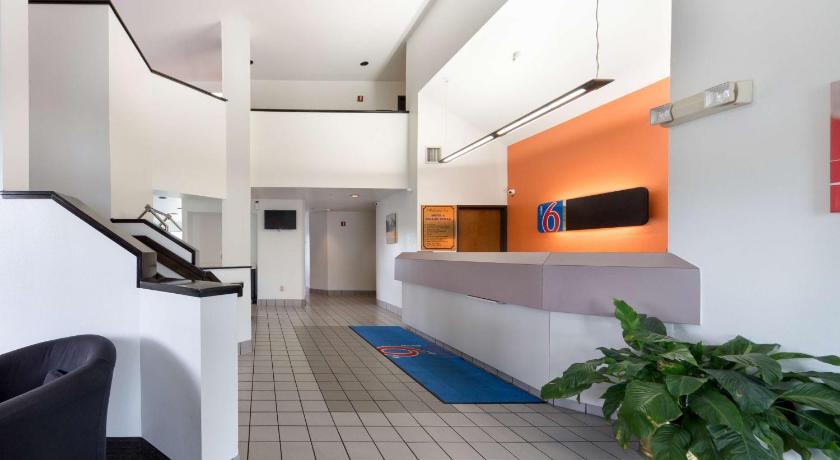 Motel 6-Dallas, TX - Northeast